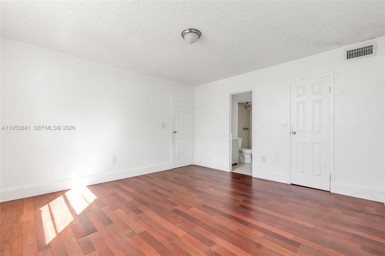 1798 Nw 55th Ave #202 - Photo 6 of 20