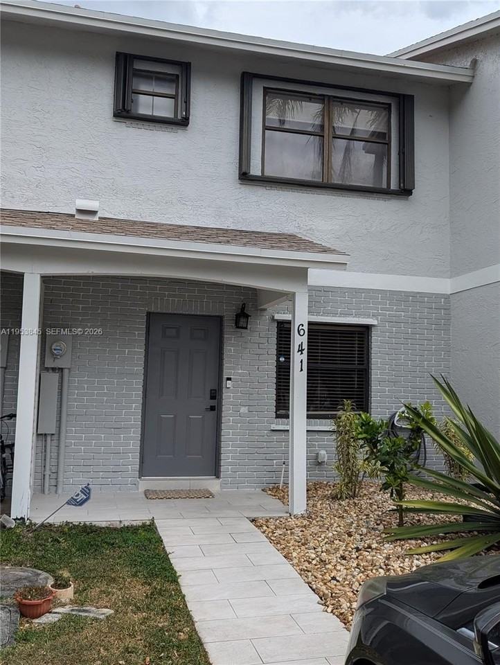 641 Nw 105th Way #641 - Photo 3 of 29