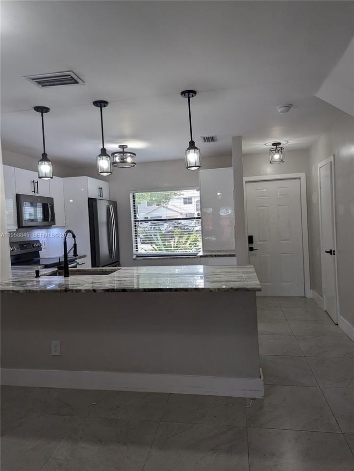 641 Nw 105th Way #641 - Photo 4 of 29