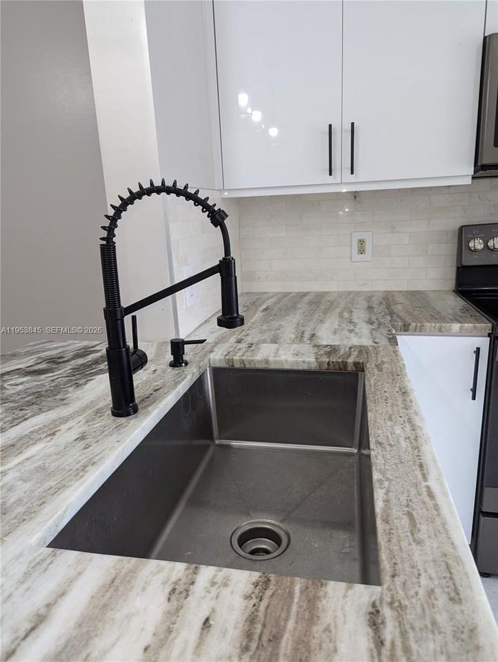 641 Nw 105th Way #641 - Photo 5 of 29