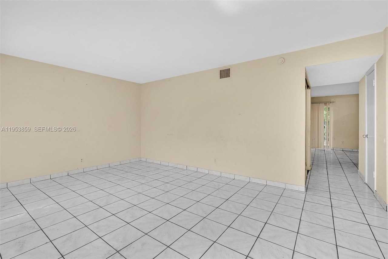 3750 Sw 60th Ter #1 - Photo 4 of 50