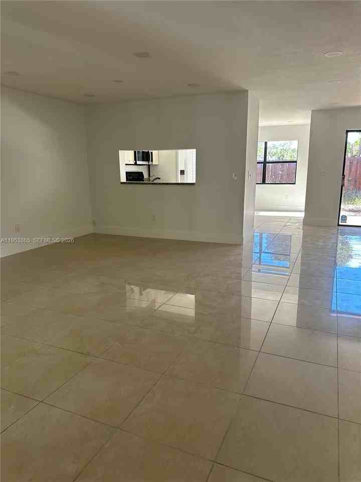 8909 Sw 113th Place Cir W #8909 - Photo 4 of 19