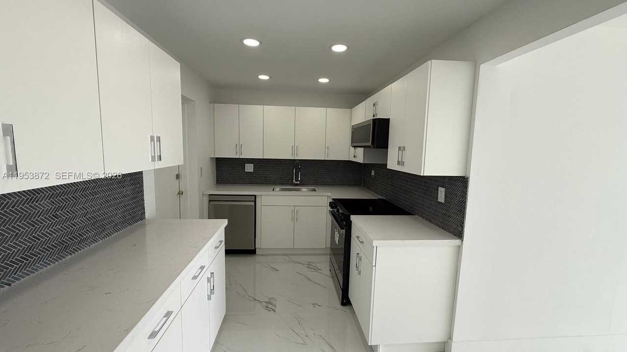 16850 S Glades Dr #4J - Photo 3 of 14