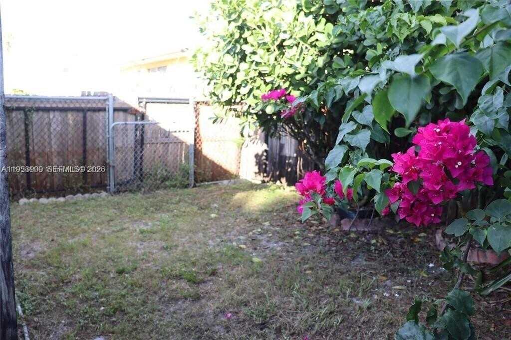 5743 Lincoln St #2 - Photo 5 of 5