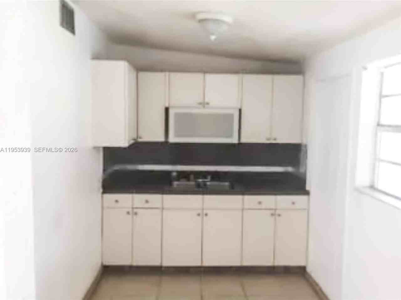 1530 Nw 11th Ct #1530 - Photo 4 of 11