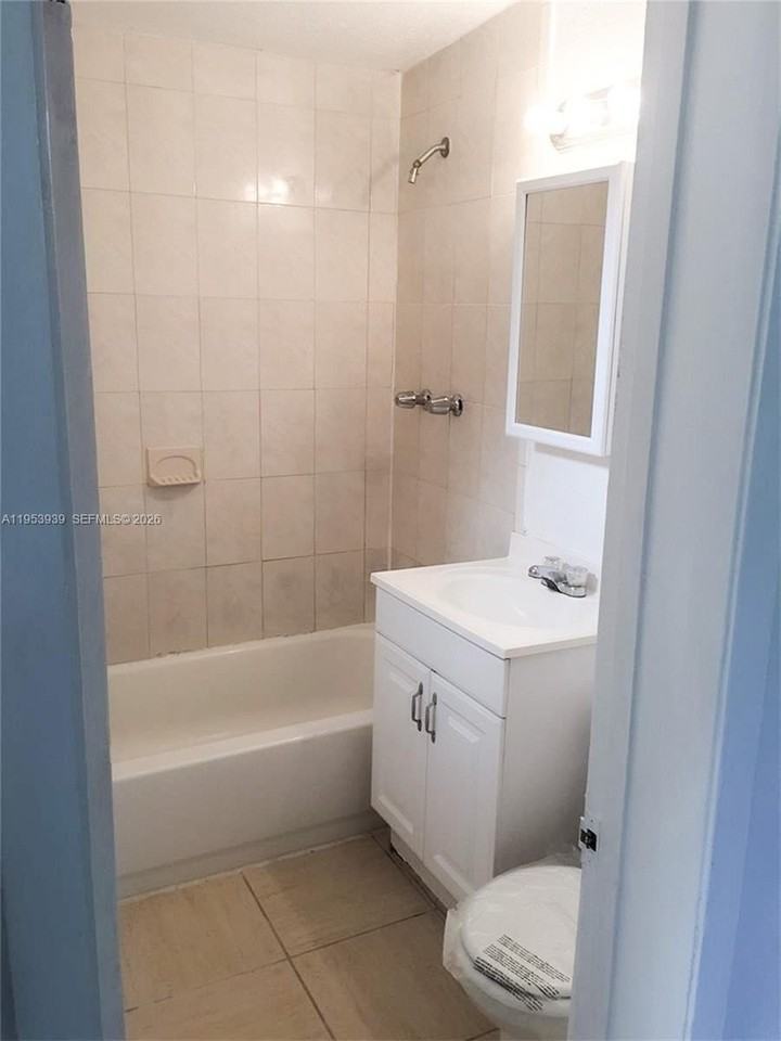 1530 Nw 11th Ct #1530 - Photo 7 of 11