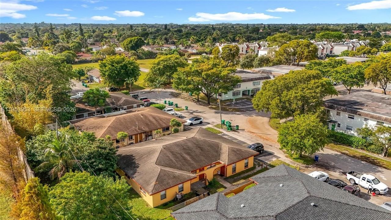 1800 Nw 52nd Ave #1802 - Photo 7 of 50