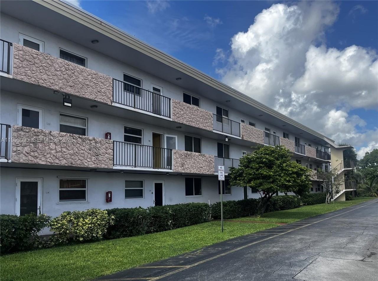 5985 Del Lago Cir #119 - Photo 2 of 16