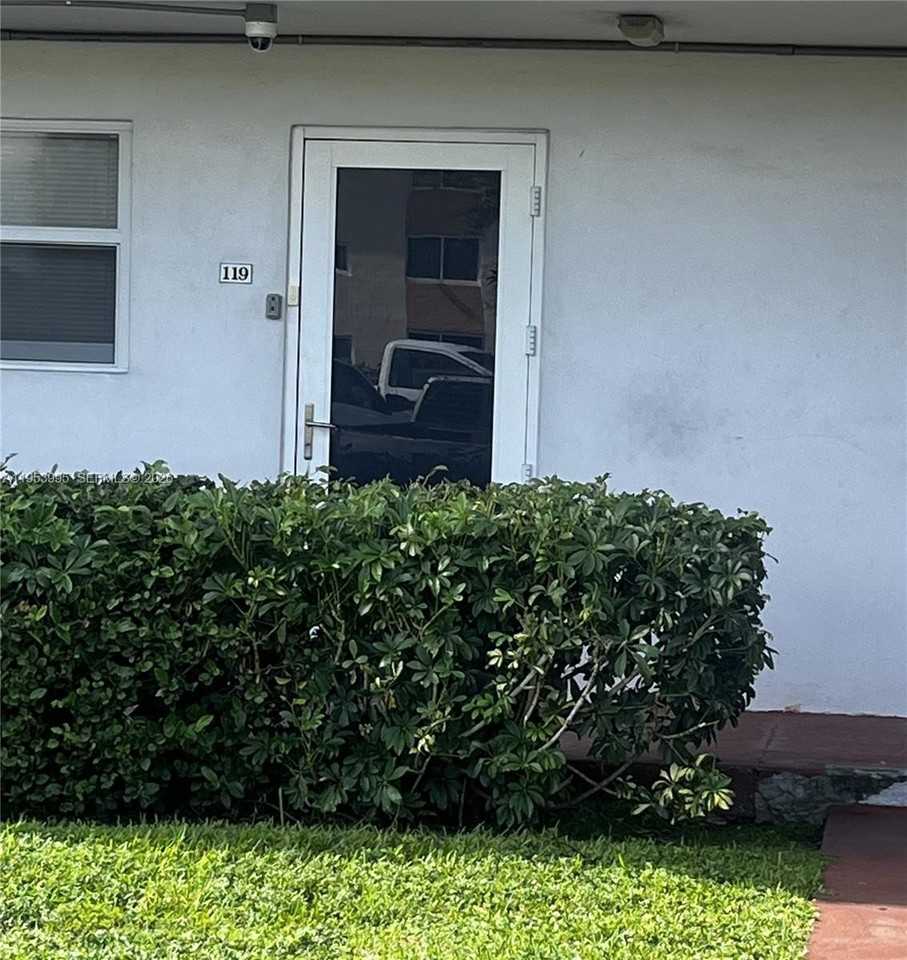 5985 Del Lago Cir #119 - Photo 3 of 16