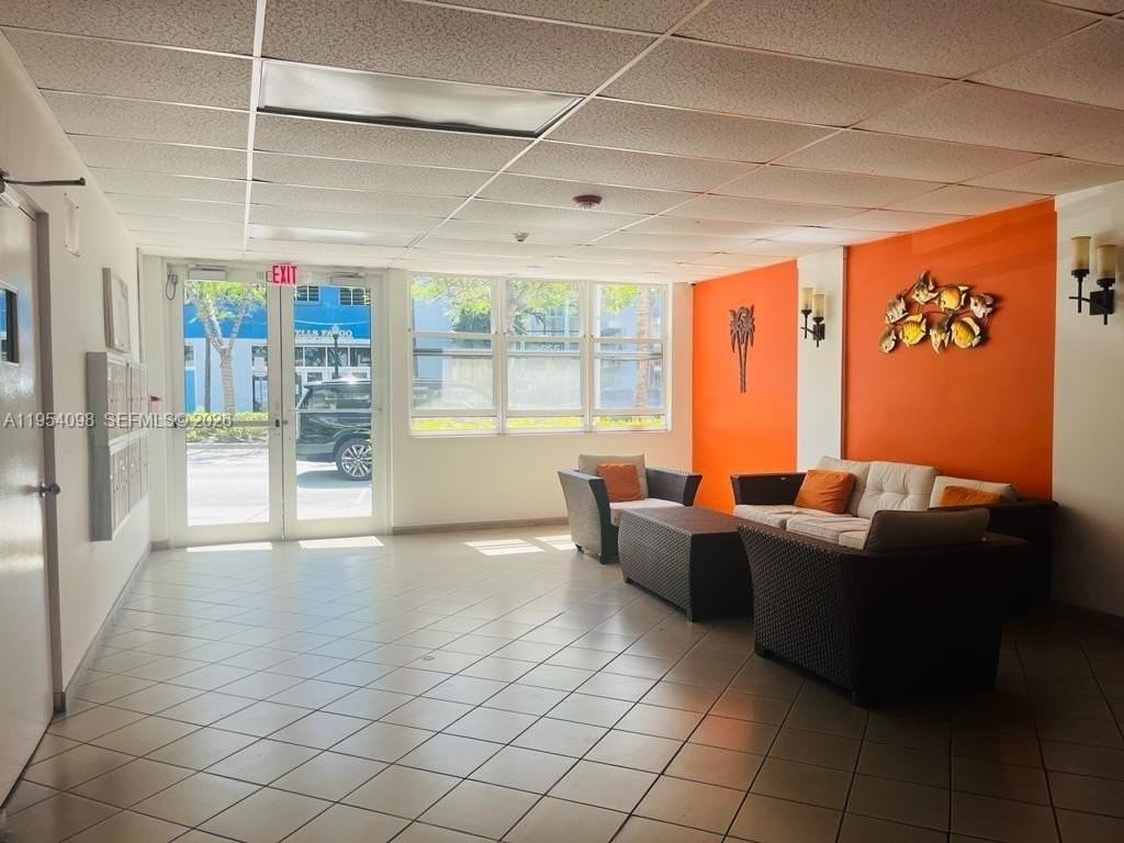 524 Washington Ave #304 - Photo 3 of 19