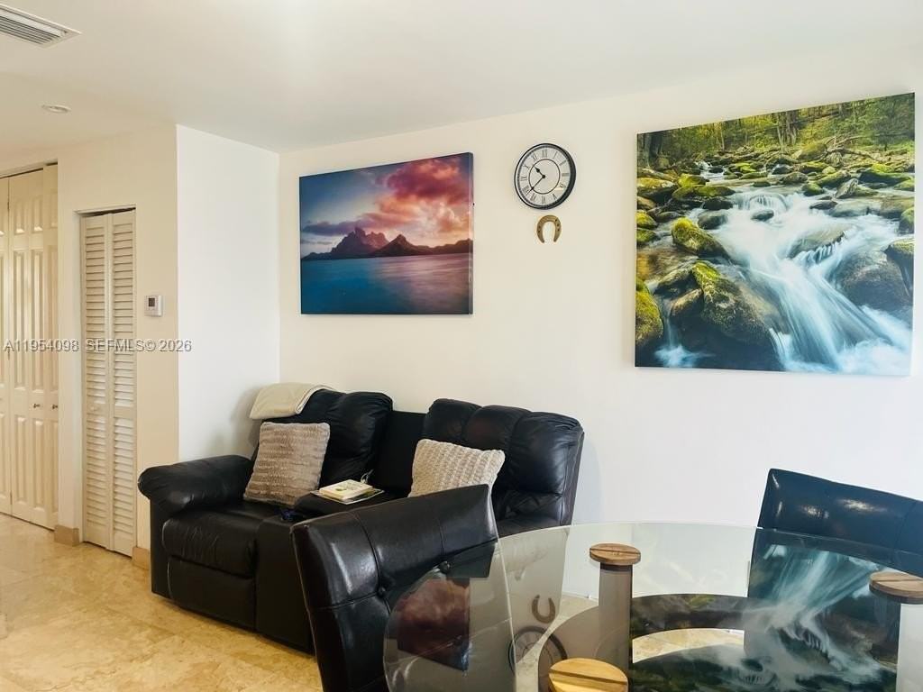 524 Washington Ave #304 - Photo 7 of 19