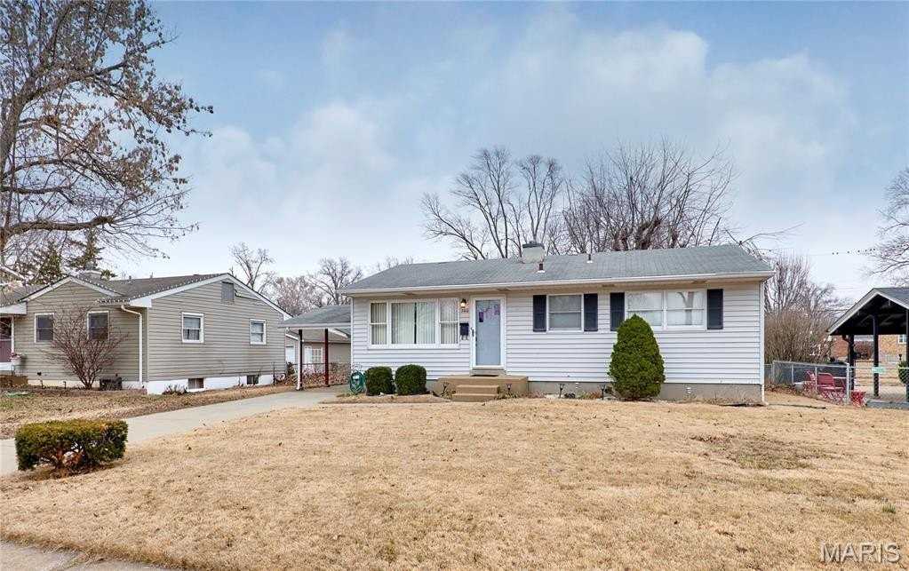 300 S Saint Jacques St - Photo 3 of 33