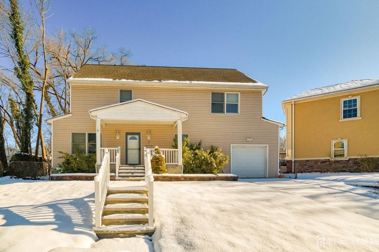 3 Green Acres Ave - Photo 2 of 28