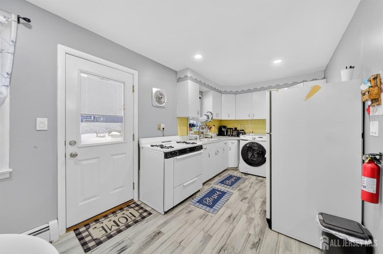 80 Poplar St - Photo 4 of 15