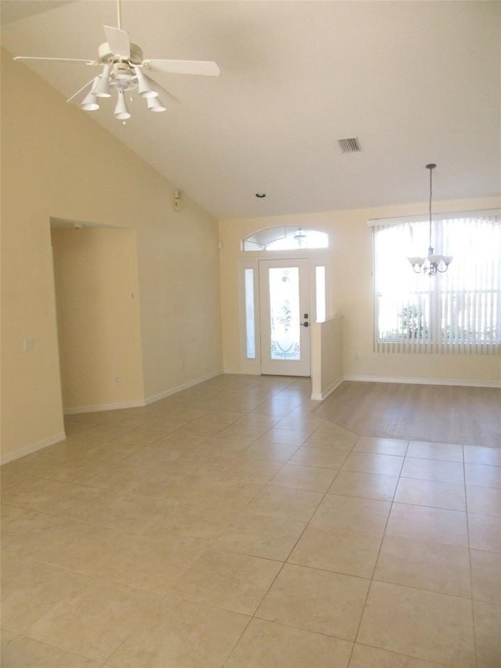 8171 Rocliff Ave - Photo 4 of 20