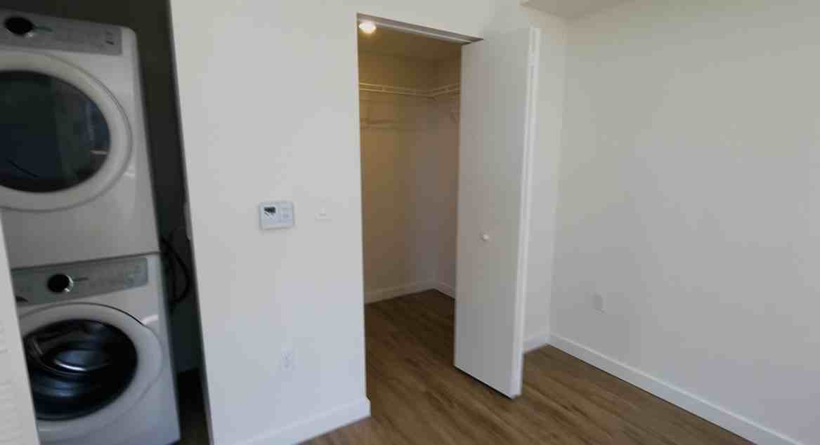 724 E 27th St #701 - Photo 5 of 14