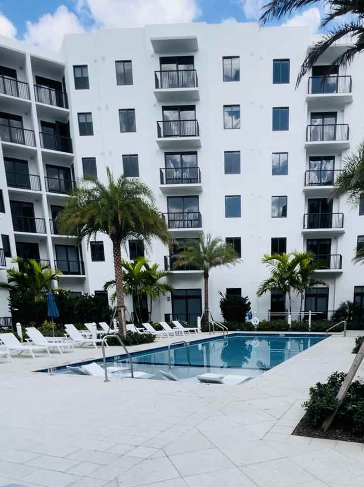 301 Nw 35th Ave #402 - Photo 4 of 12