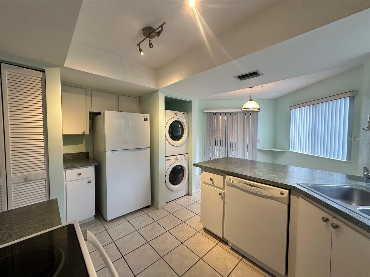 13 Surrey Ct #13 - Photo 6 of 28