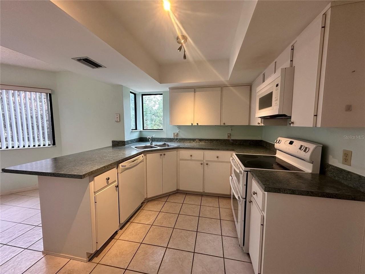 13 Surrey Ct #13 - Photo 7 of 28