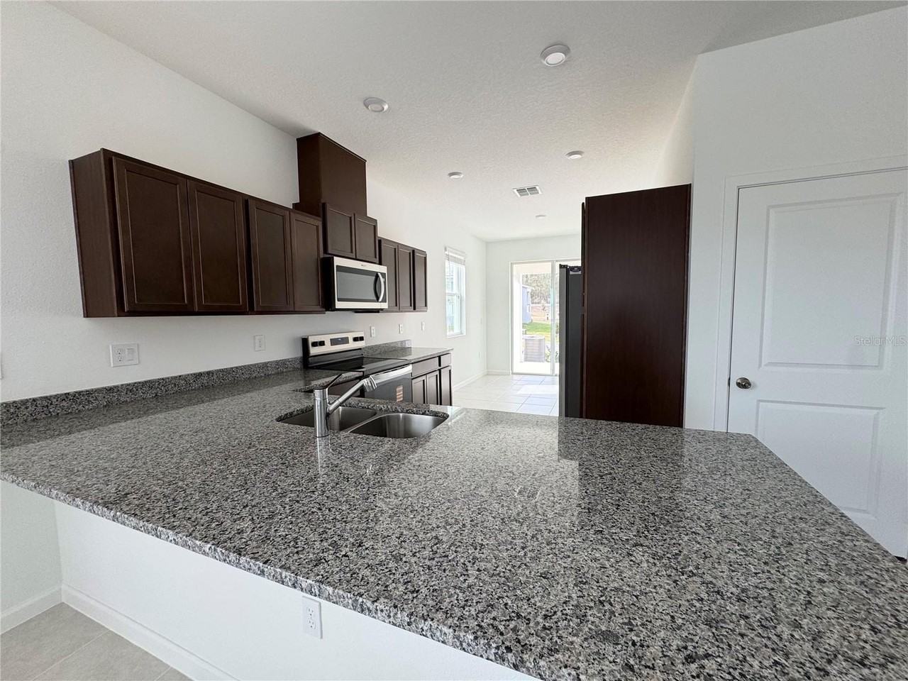 177 RAINWOOD STREET - Photo 6 of 26