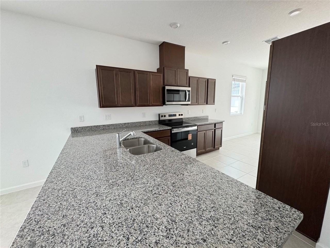 177 RAINWOOD STREET - Photo 7 of 26