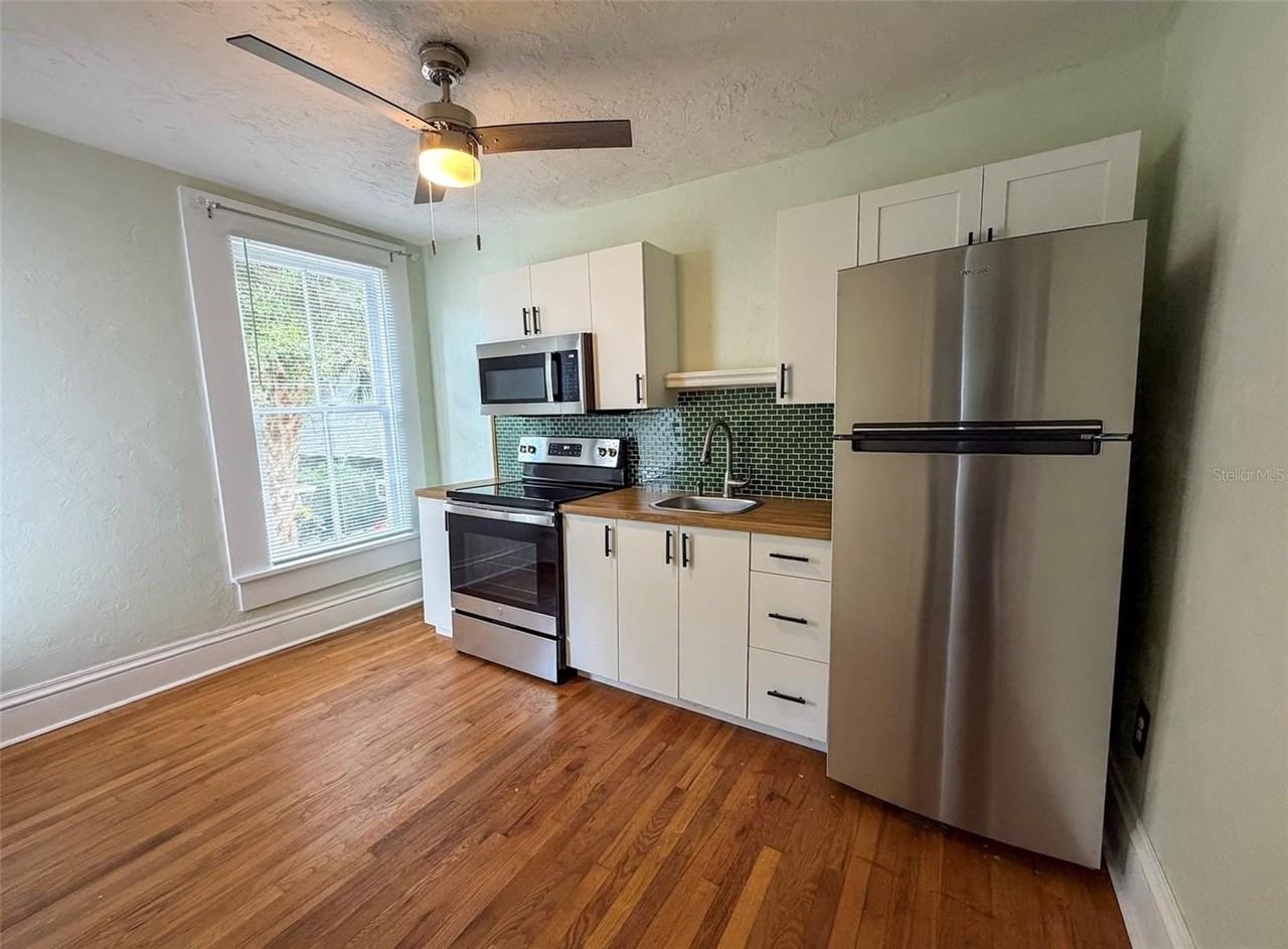 123 Ne 8th St - Photo 3 of 15