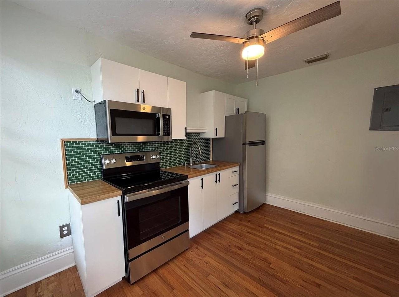 123 Ne 8th St - Photo 5 of 15