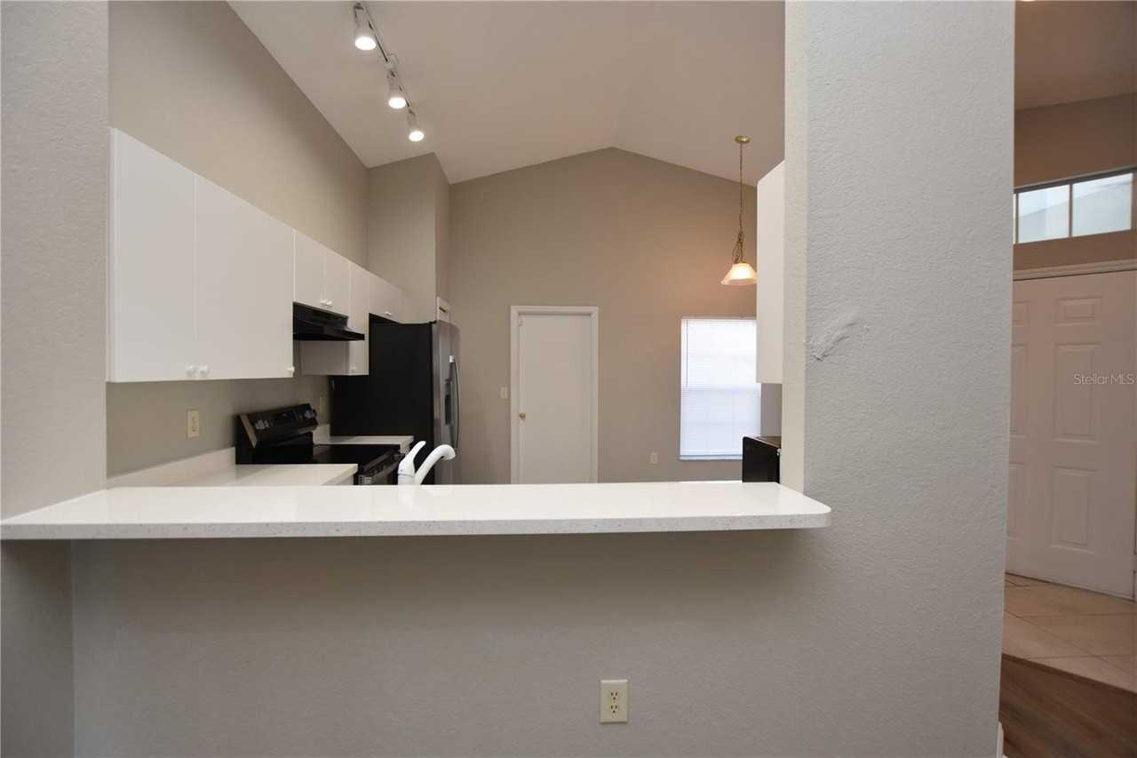 141 Osprey Heights Dr - Photo 4 of 22