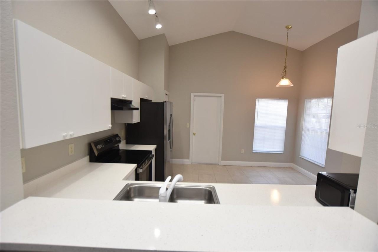 141 Osprey Heights Dr - Photo 5 of 22