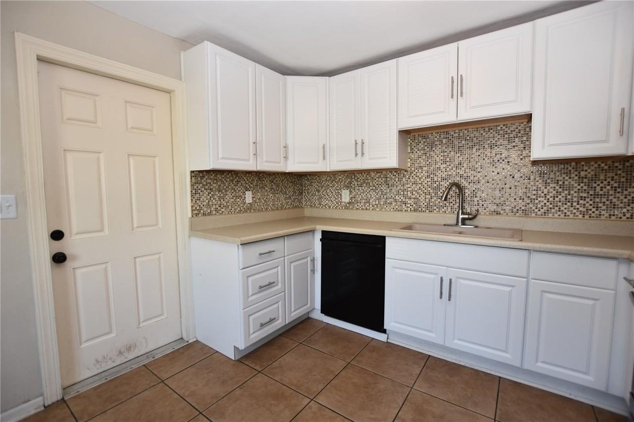 1317 E Myrtle St - Photo 3 of 20