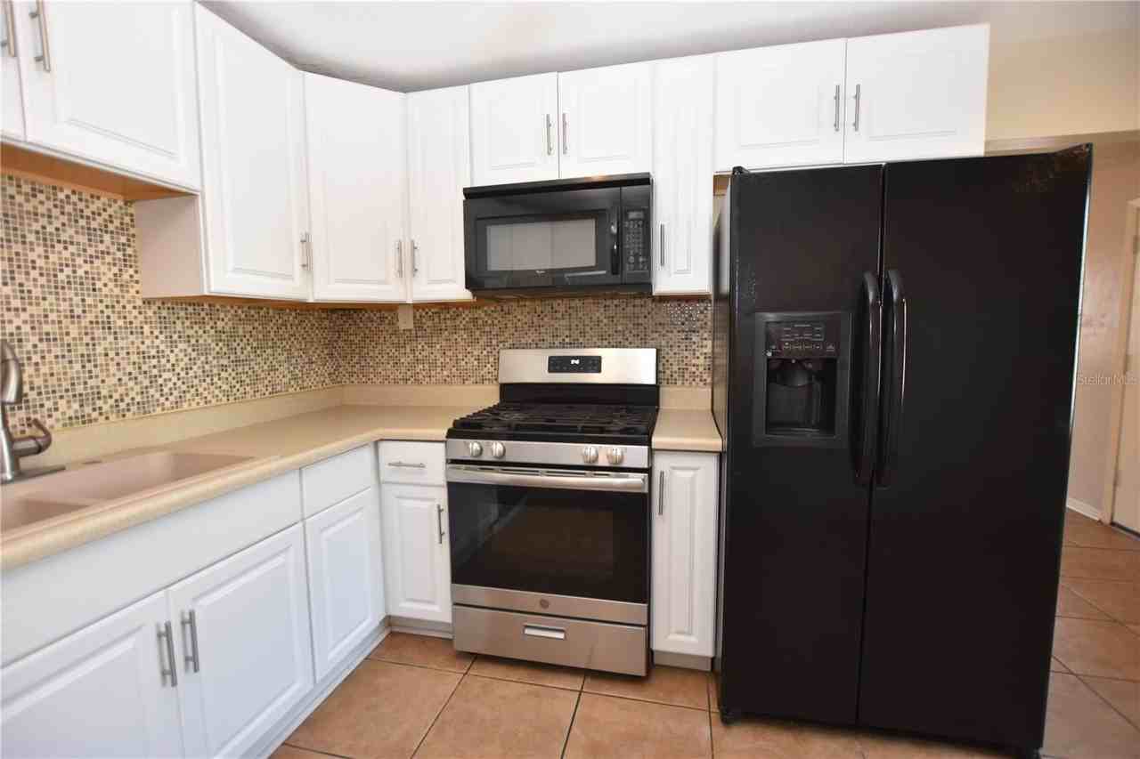 1317 E Myrtle St - Photo 4 of 20