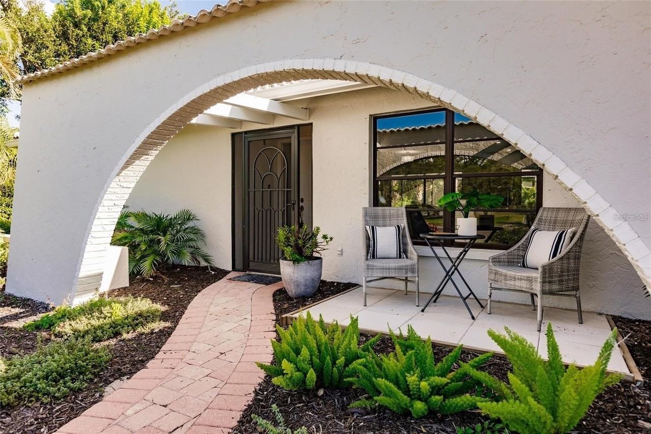 904 S Doral Ln - Photo 3 of 45