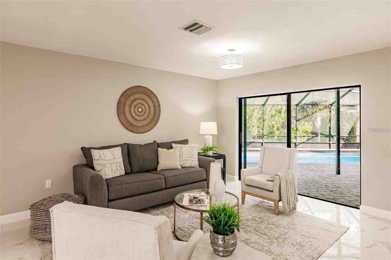 904 S Doral Ln - Photo 4 of 45