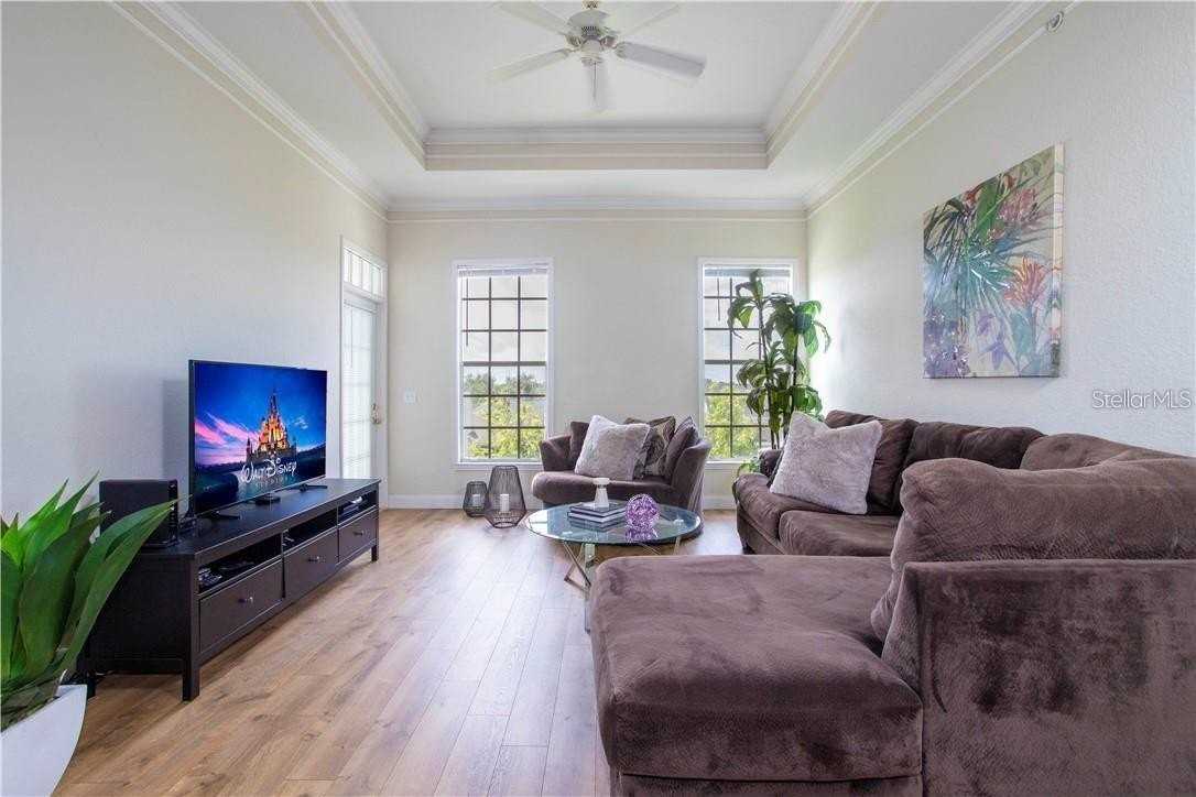 201 Longview Ave #302 - Photo 3 of 21