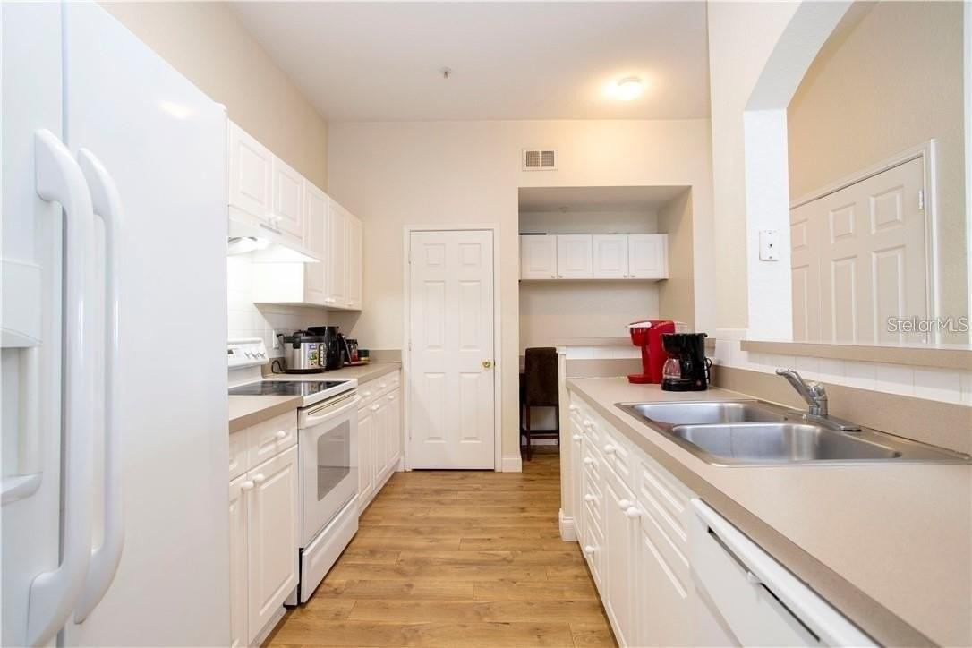 201 Longview Ave #302 - Photo 4 of 21