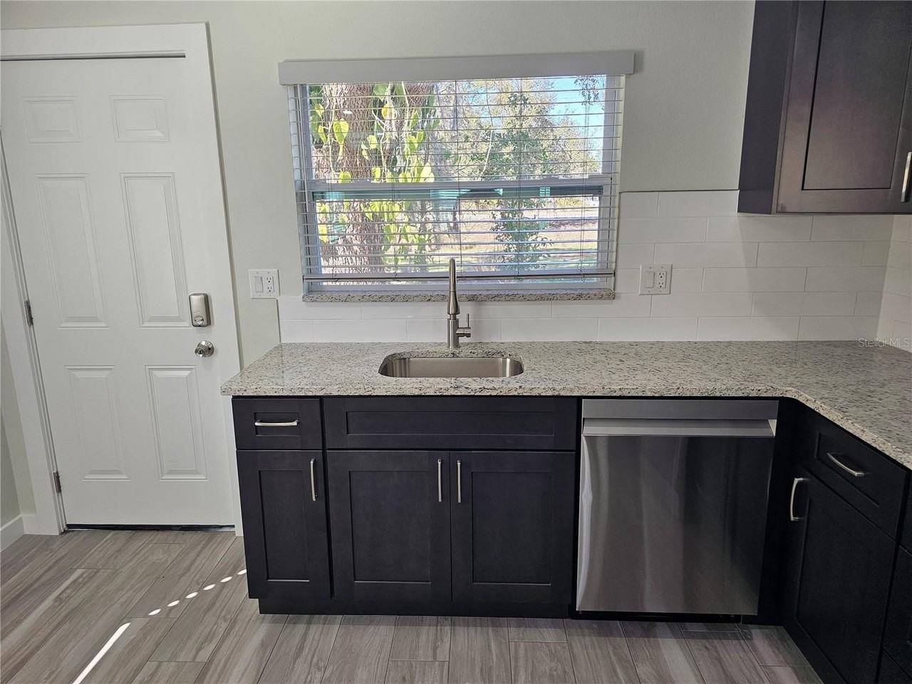 7043 Brentford Rd - Photo 6 of 20