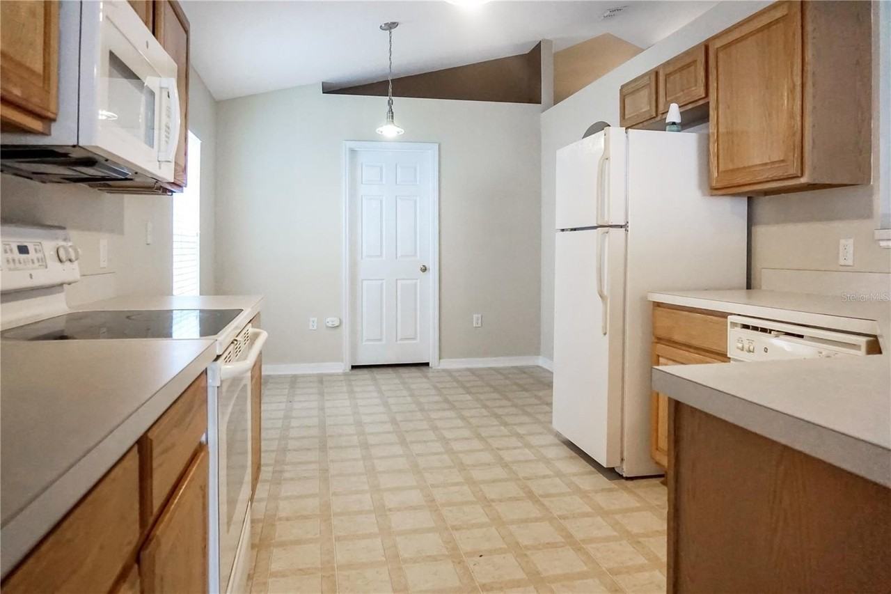 311 Flint St - Photo 5 of 10