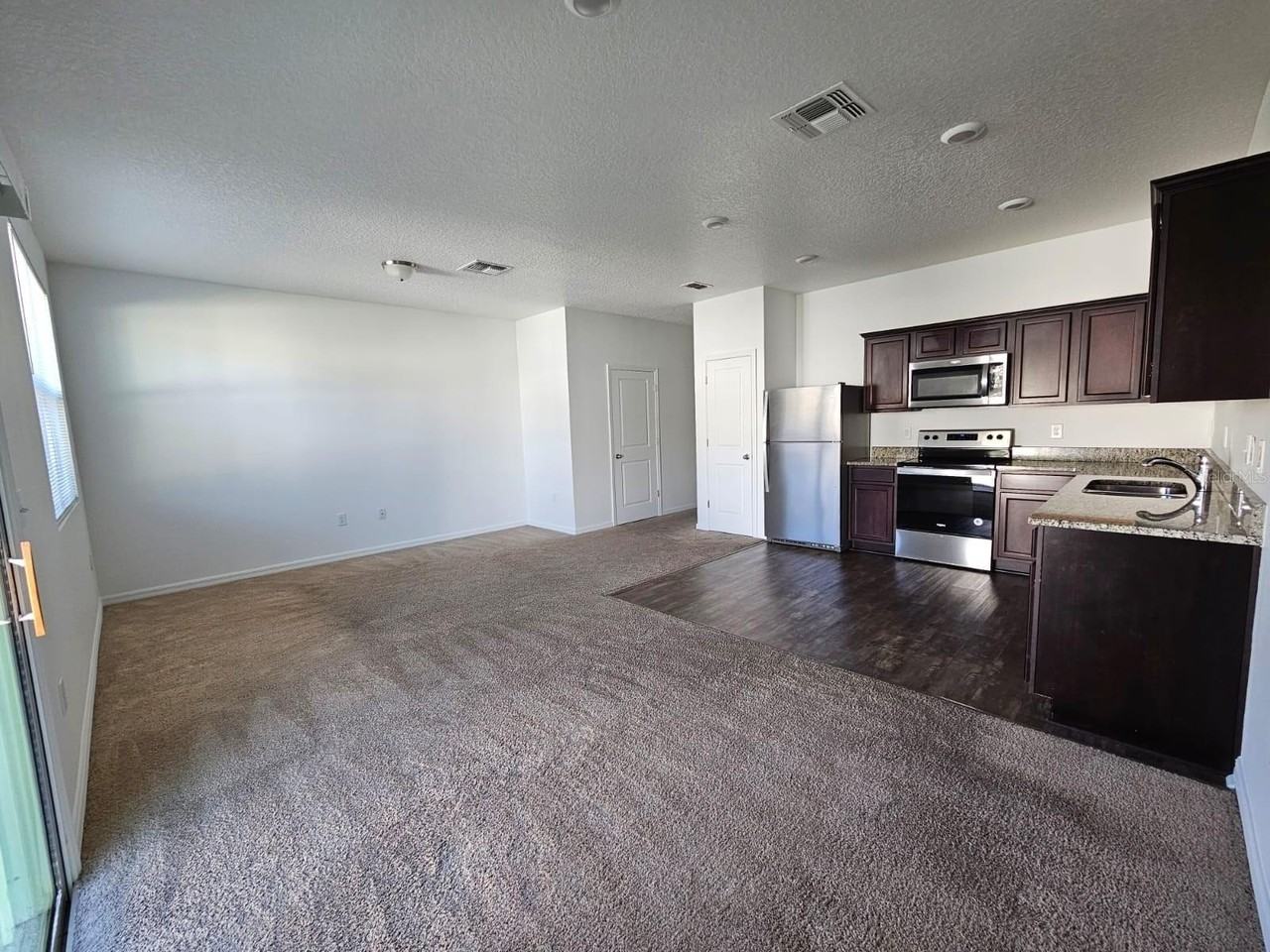 936 Grandin St - Photo 4 of 25