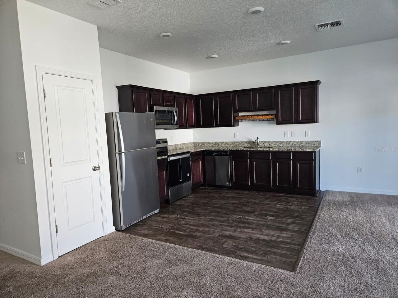 936 Grandin St - Photo 5 of 25