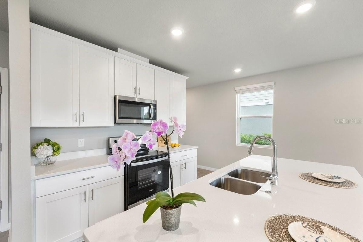 726 Legacy Dr - Photo 5 of 27