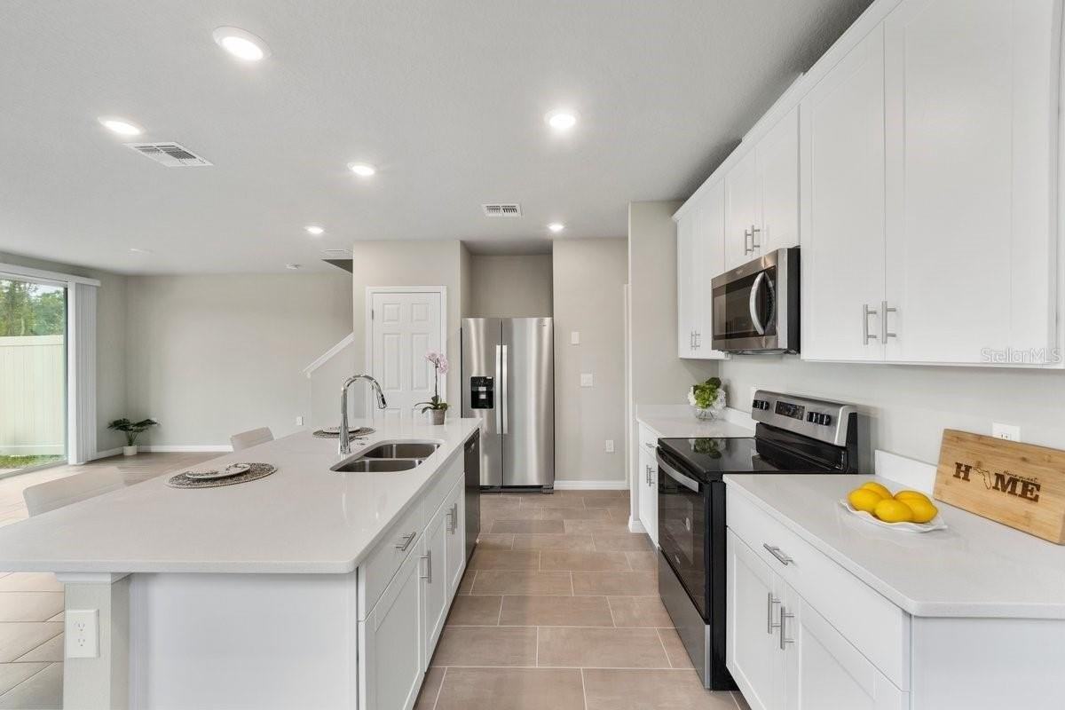 726 Legacy Dr - Photo 6 of 27