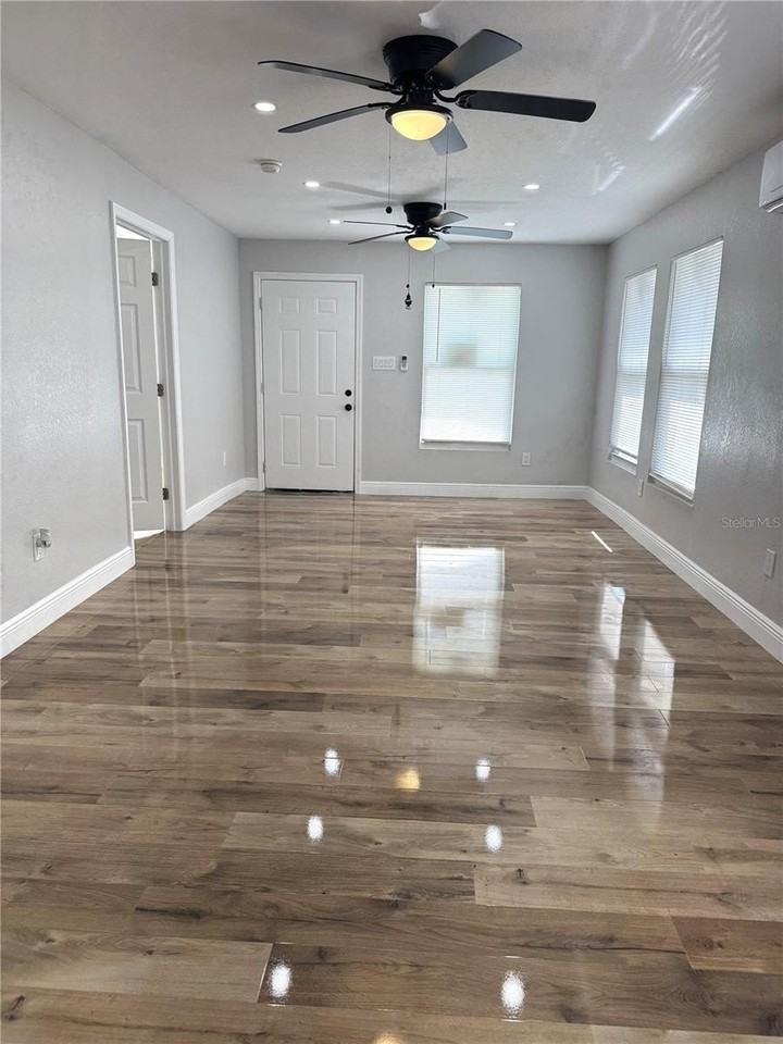 319 Avenue P Ne - Photo 2 of 15