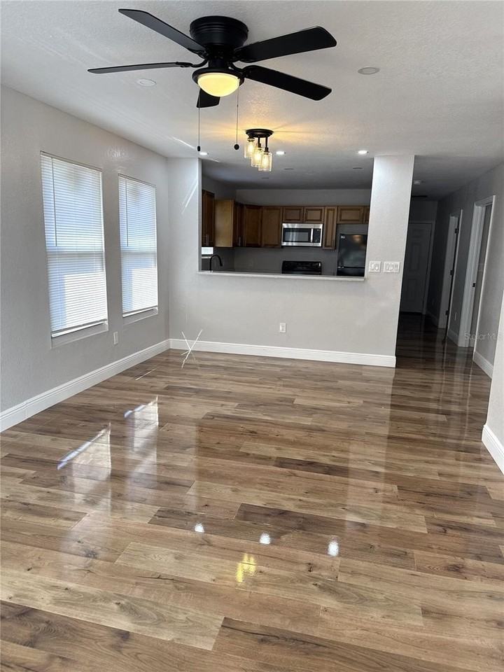 319 Avenue P Ne - Photo 4 of 15