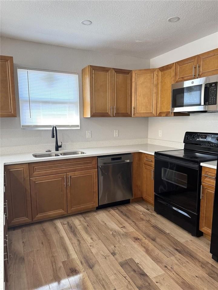 319 Avenue P Ne - Photo 5 of 15