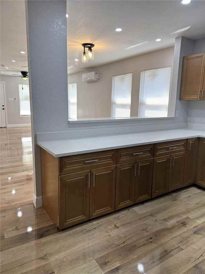 319 Avenue P Ne - Photo 6 of 15