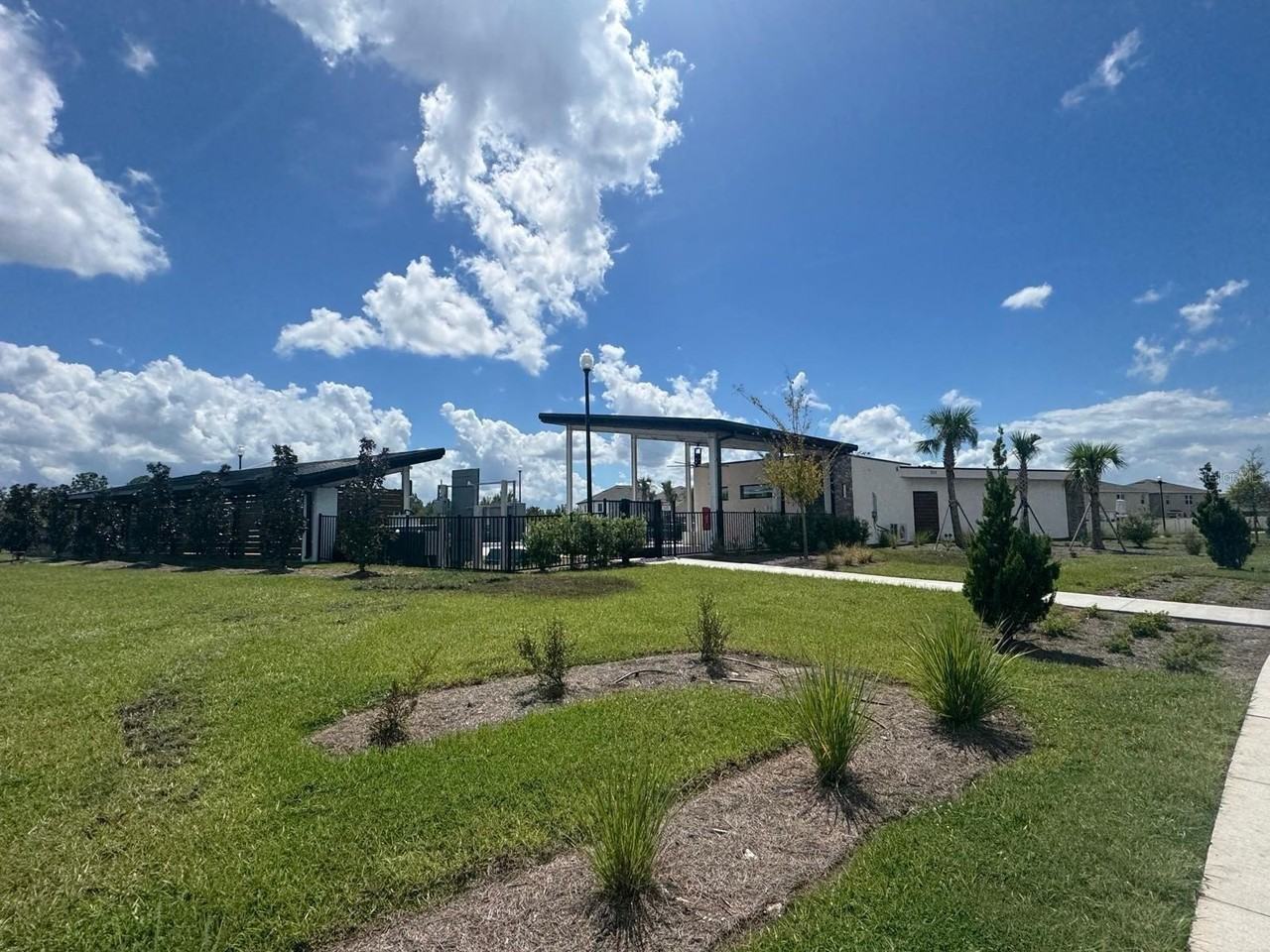 371 Preston Cove Dr - Photo 4 of 38