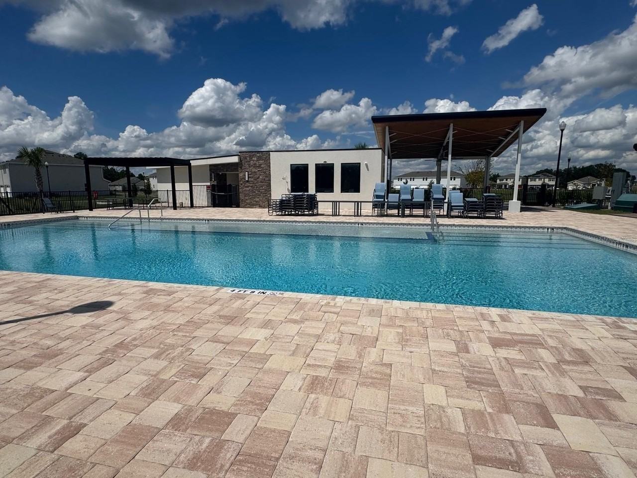 371 Preston Cove Dr - Photo 5 of 38