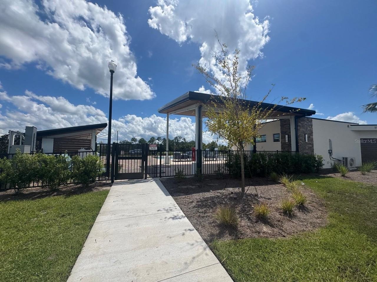 371 Preston Cove Dr - Photo 7 of 38