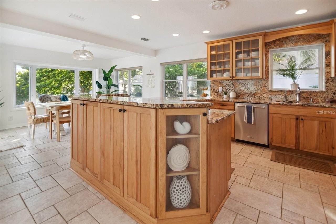 1828 Sunrise Blvd - Photo 5 of 22