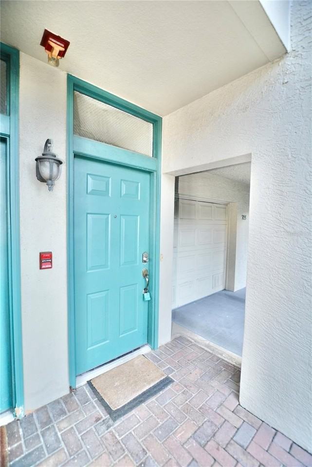 705 Mainsail Dr - Photo 4 of 50